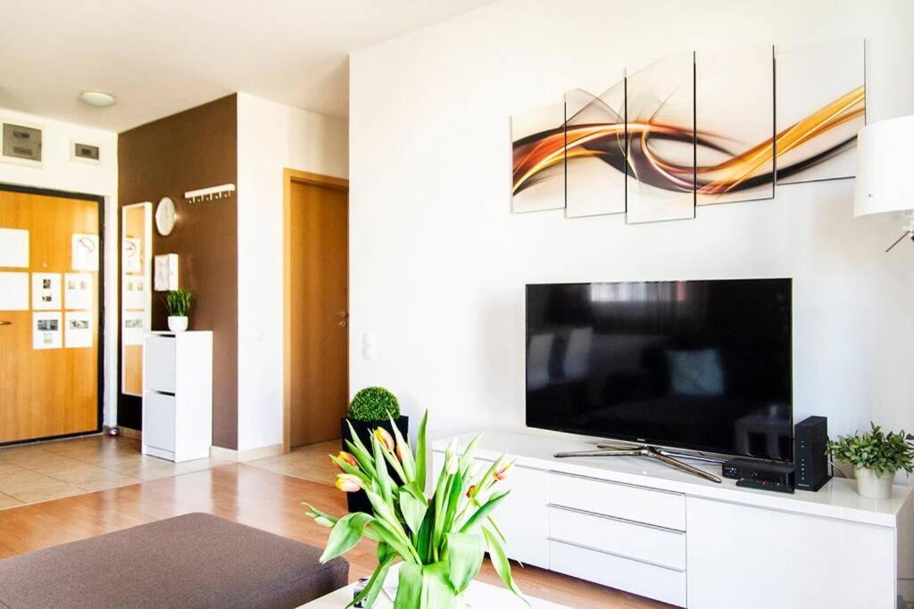 Vip Mini Resort,Private Parking & Balcony Будапеща Екстериор снимка