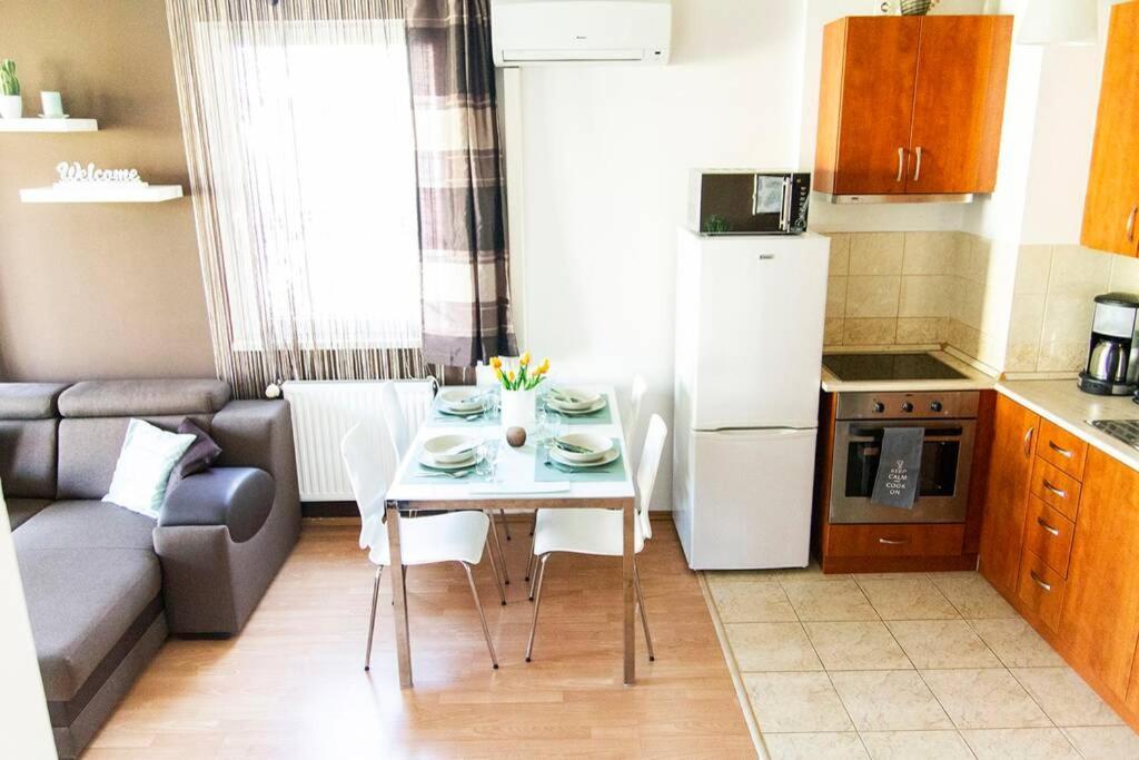 Vip Mini Resort,Private Parking & Balcony Будапеща Екстериор снимка