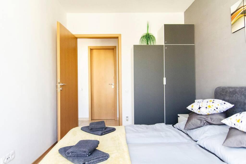 Vip Mini Resort,Private Parking & Balcony Будапеща Екстериор снимка