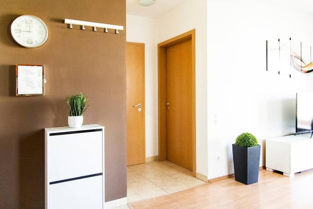 Vip Mini Resort,Private Parking & Balcony Будапеща Екстериор снимка